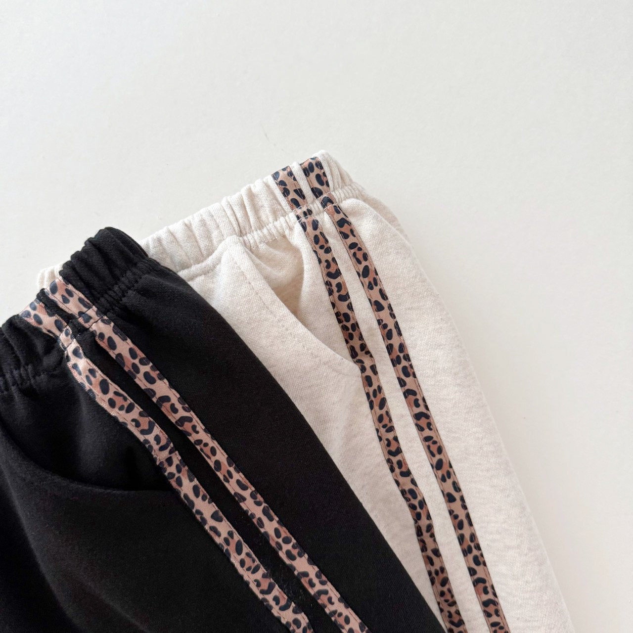 [PRE-ORDER] Leopard tape jogger pants
