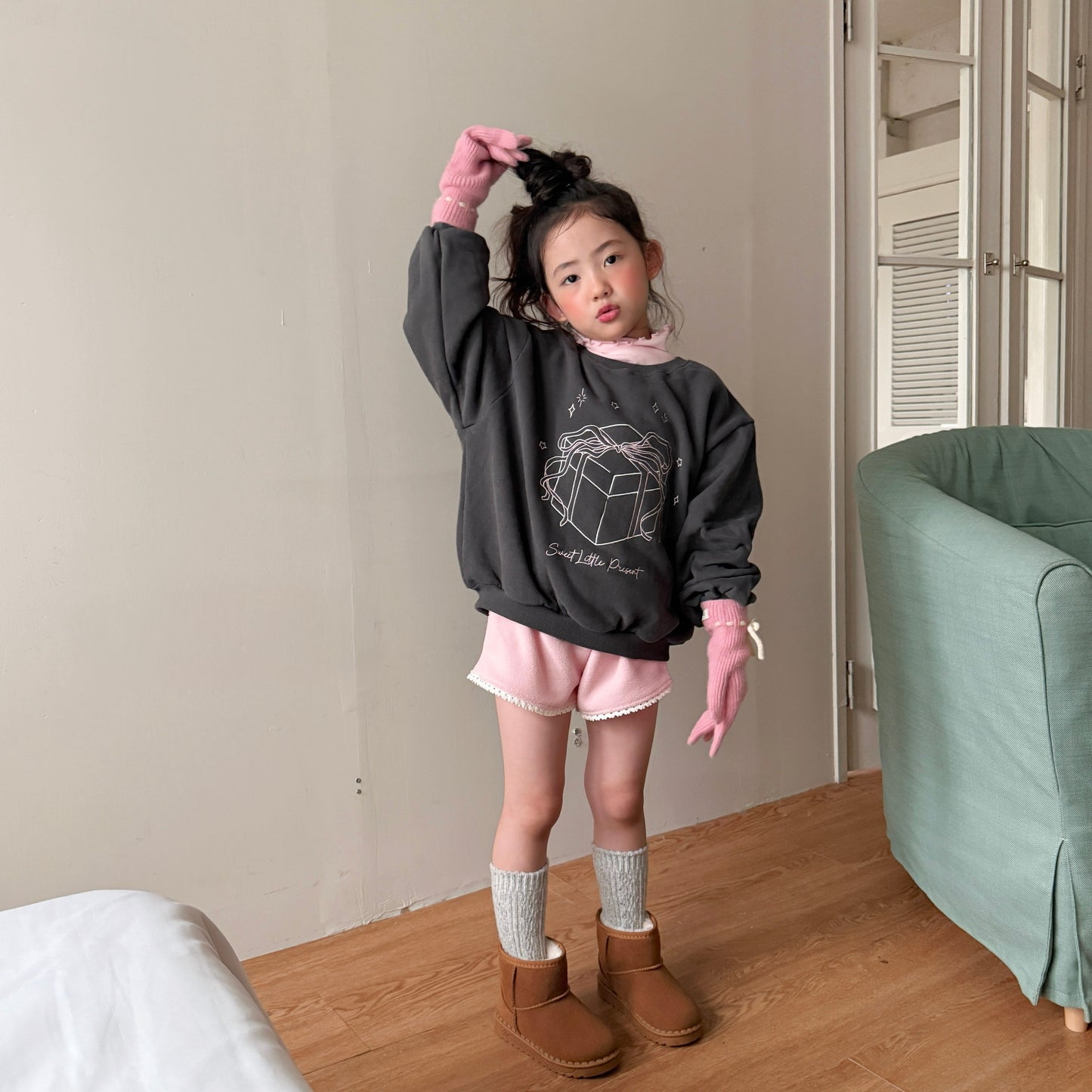 [PRE-ORDER] Gift Box Sweatshirt