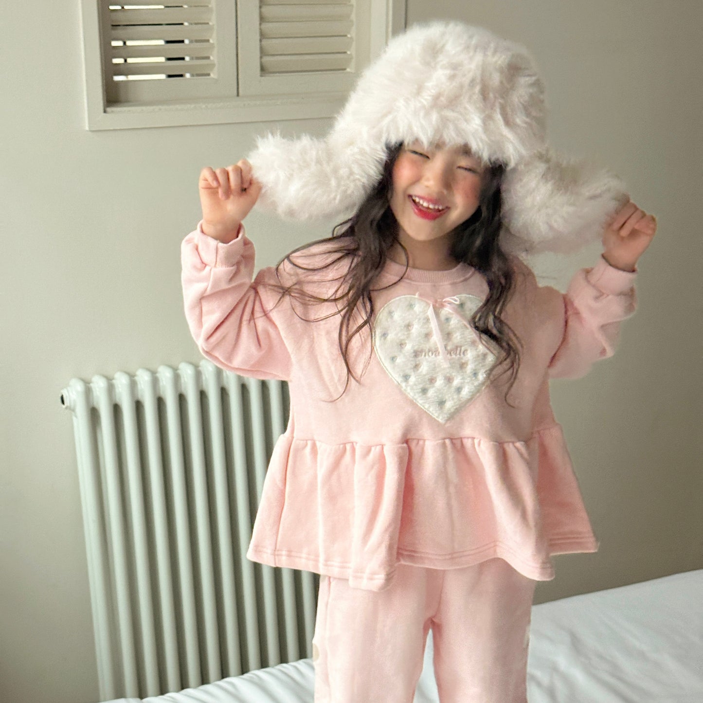 [PRE-ORDER] Snowbell Sweatshirt