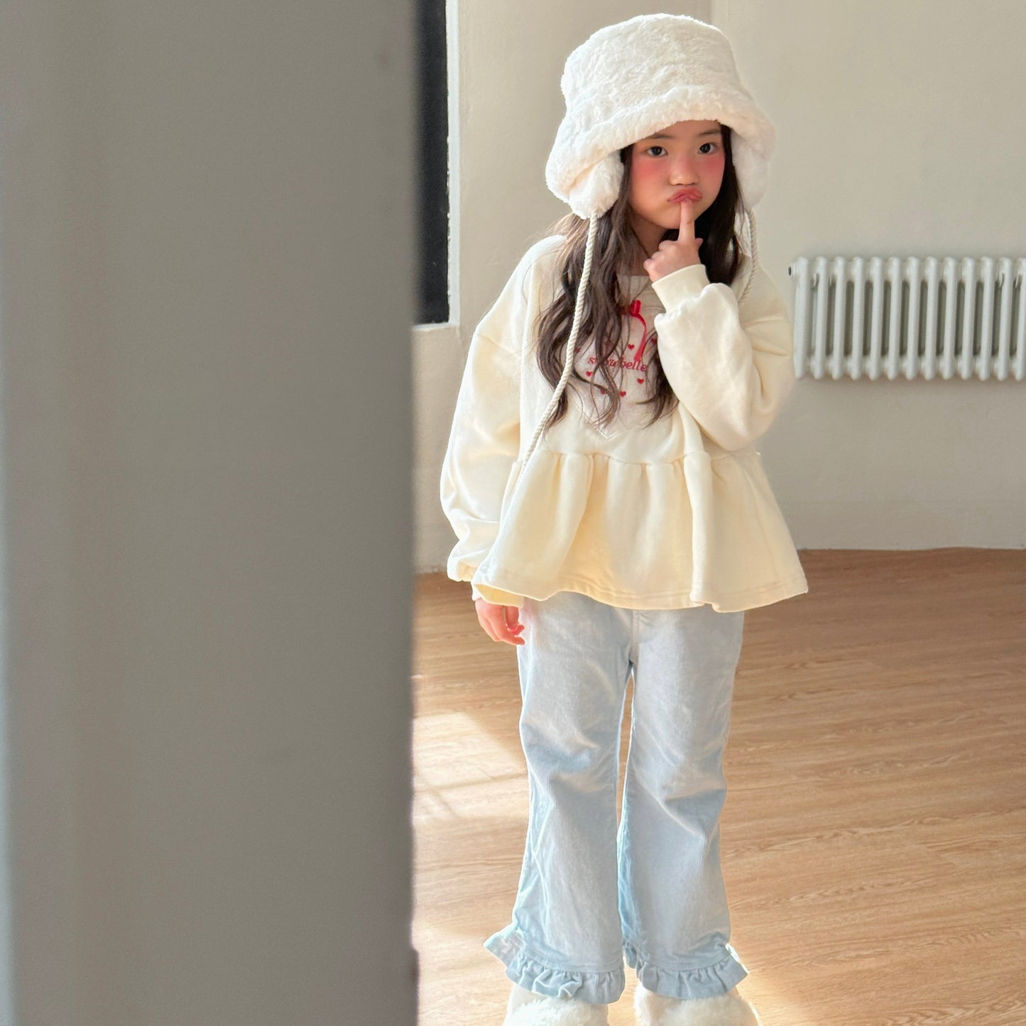 [PRE-ORDER] Snowbell Sweatshirt