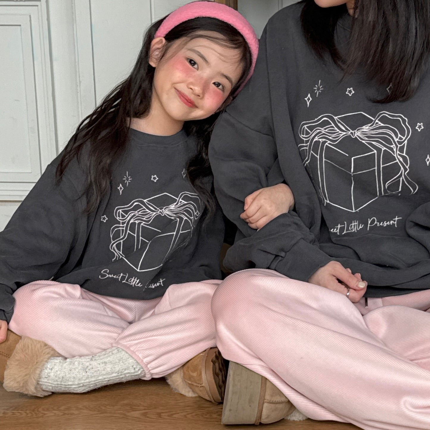 [PRE-ORDER] Gift Box Sweatshirt