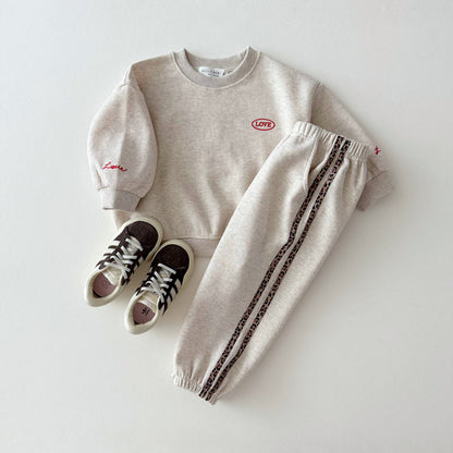 [PRE-ORDER] Love sweatshirt
