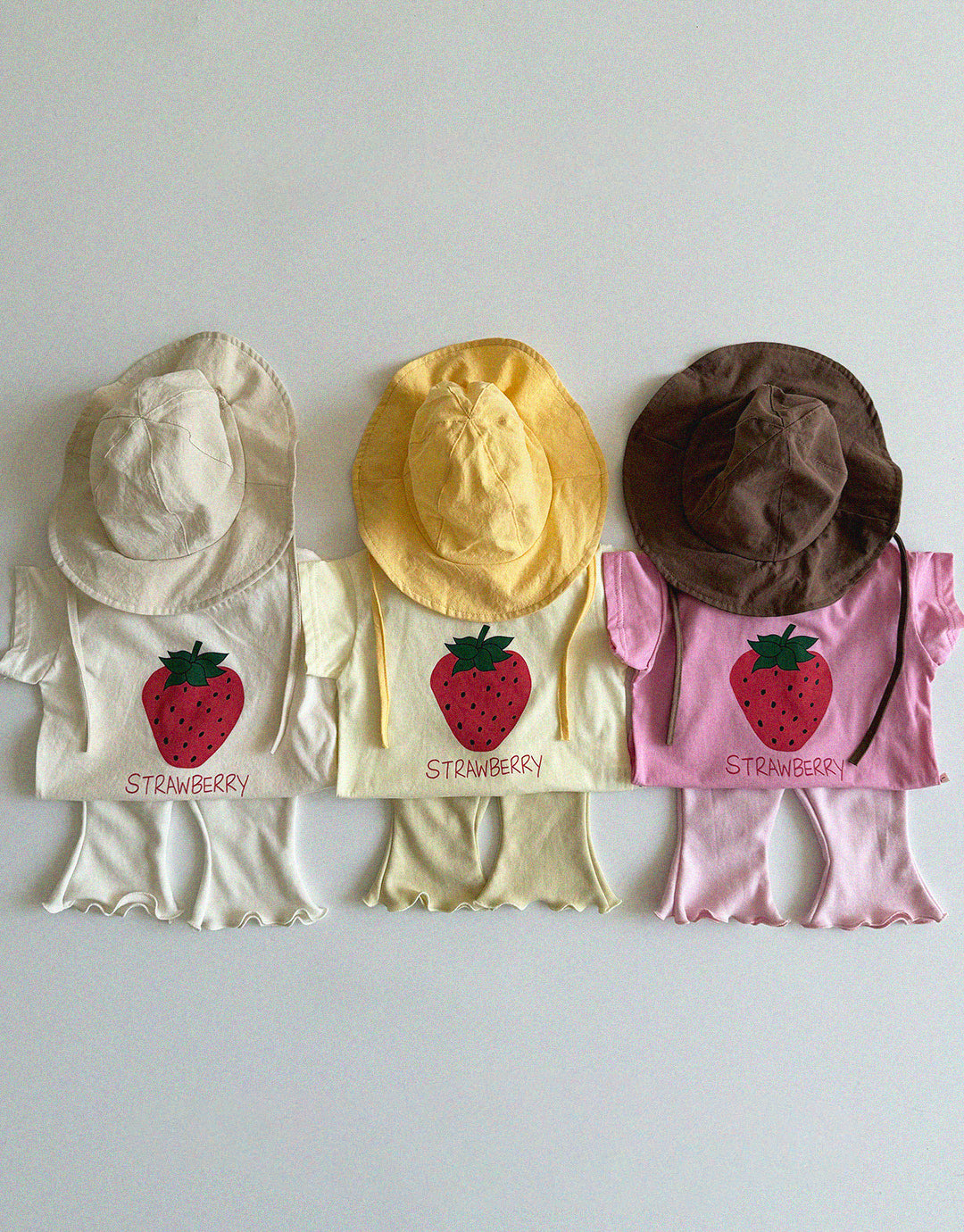 [PRE-ORDER] Strawberry t-shirt