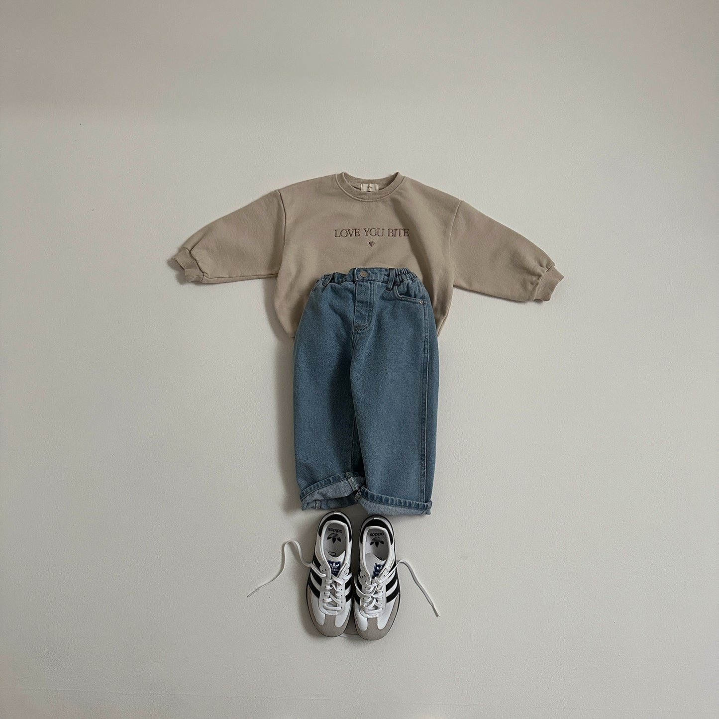 [PRE-ORDER] Love you bite sweatshirt