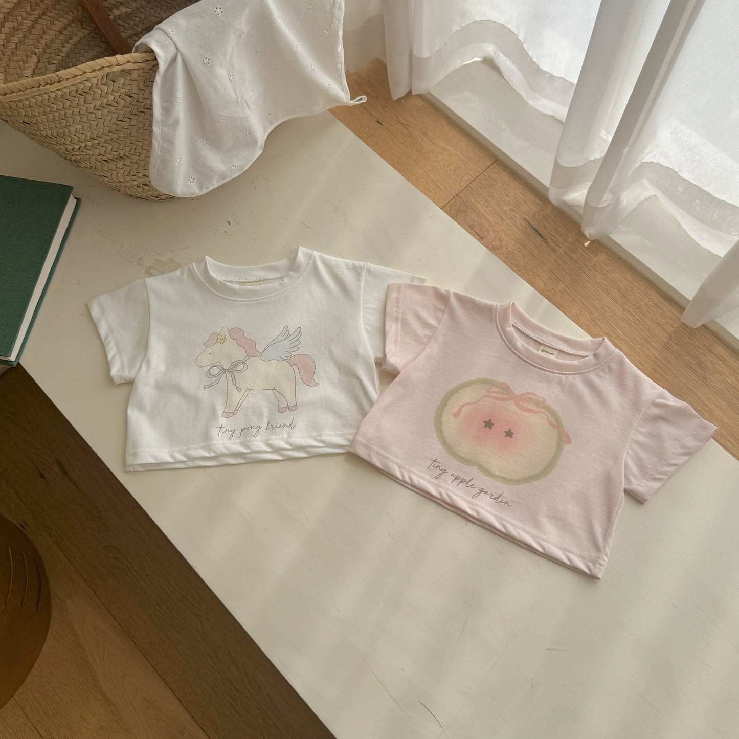 [PRE-ORDER] Apple & Pony crop top