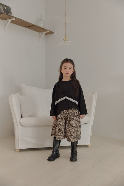 [PRE-ORDER] Leopard Heart Bermuda Shorts