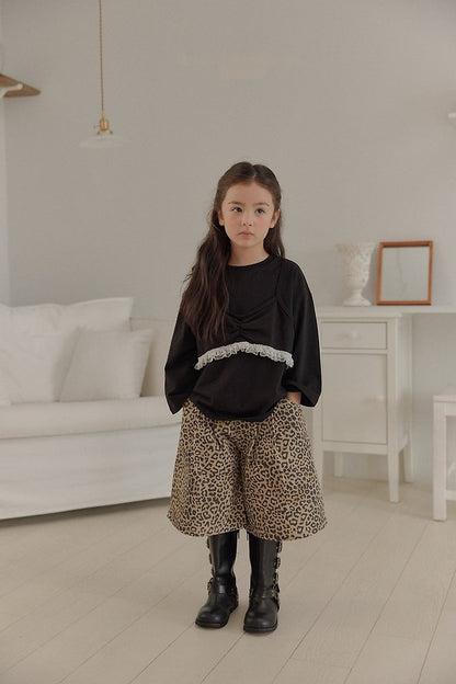 [PRE-ORDER] Leopard Heart Bermuda Shorts