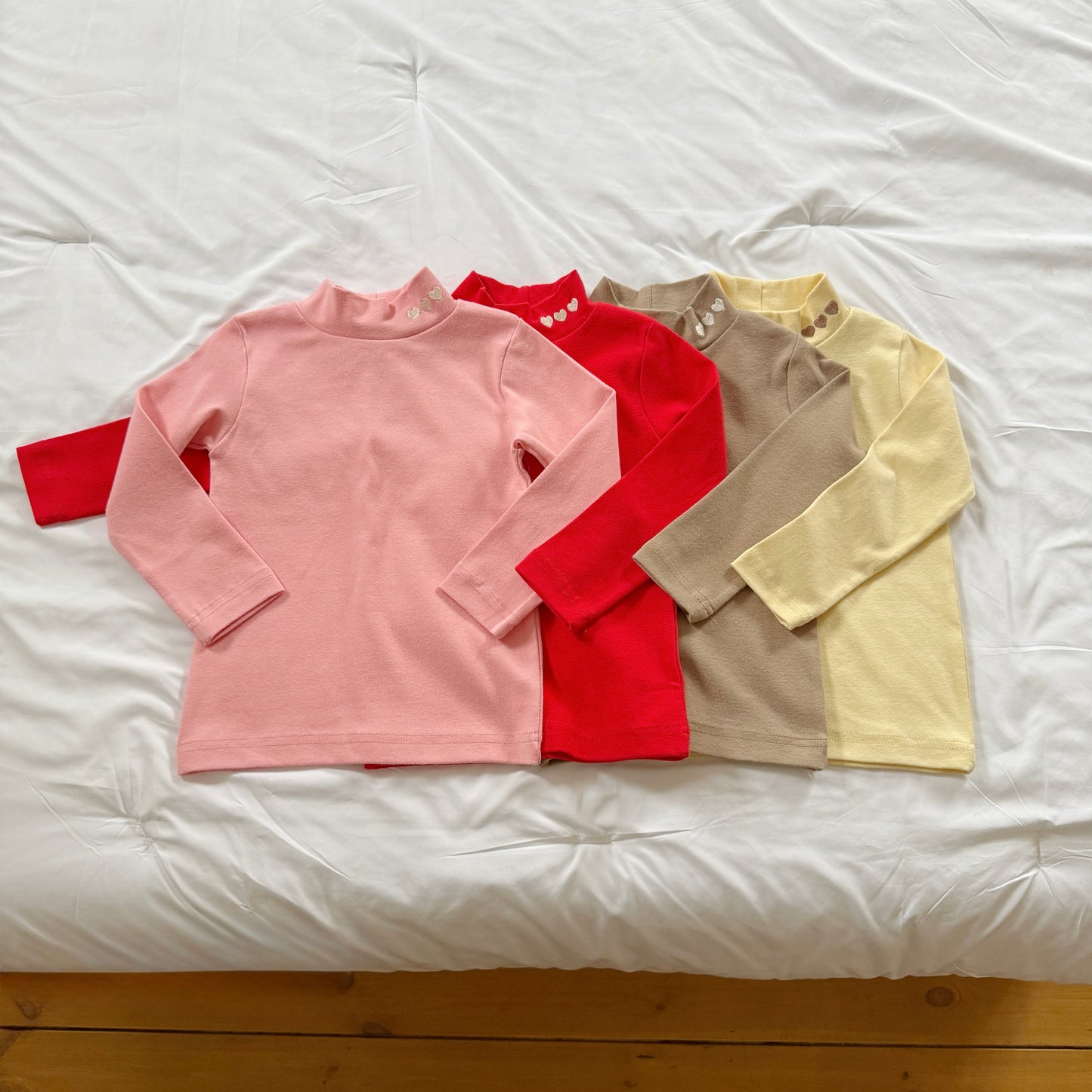 [PRE-ORDER] Heart half turtle neck tee