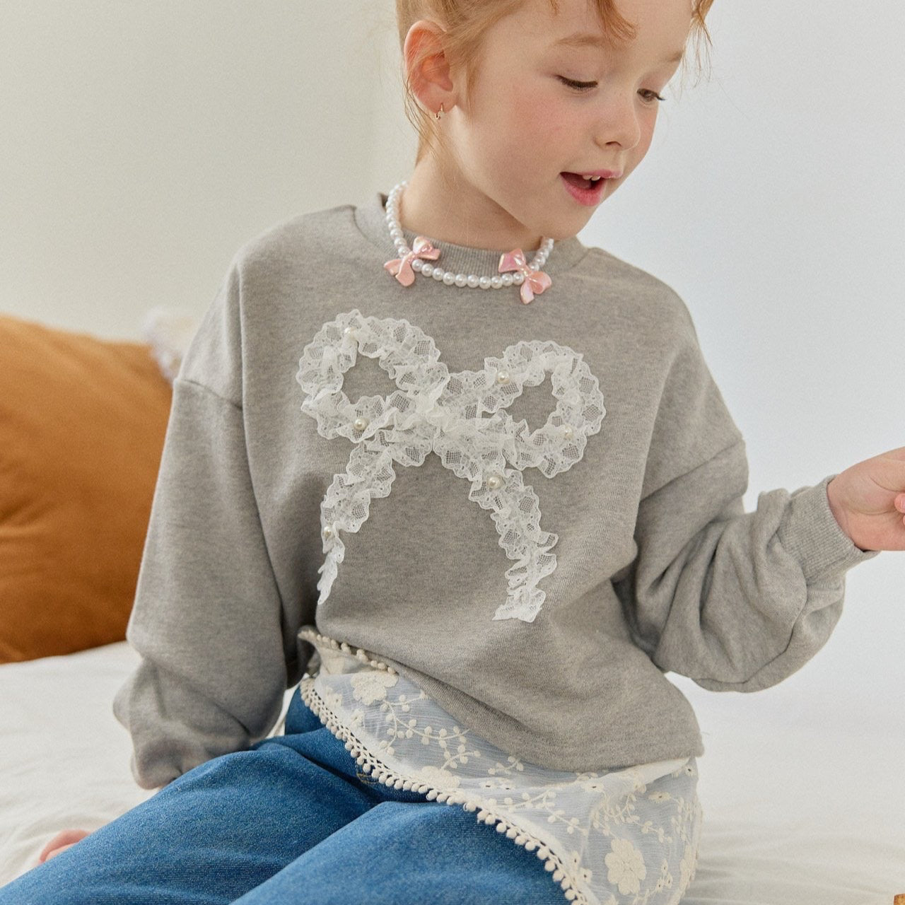 Sweet ribbon pearl sweatshirt [cream M]