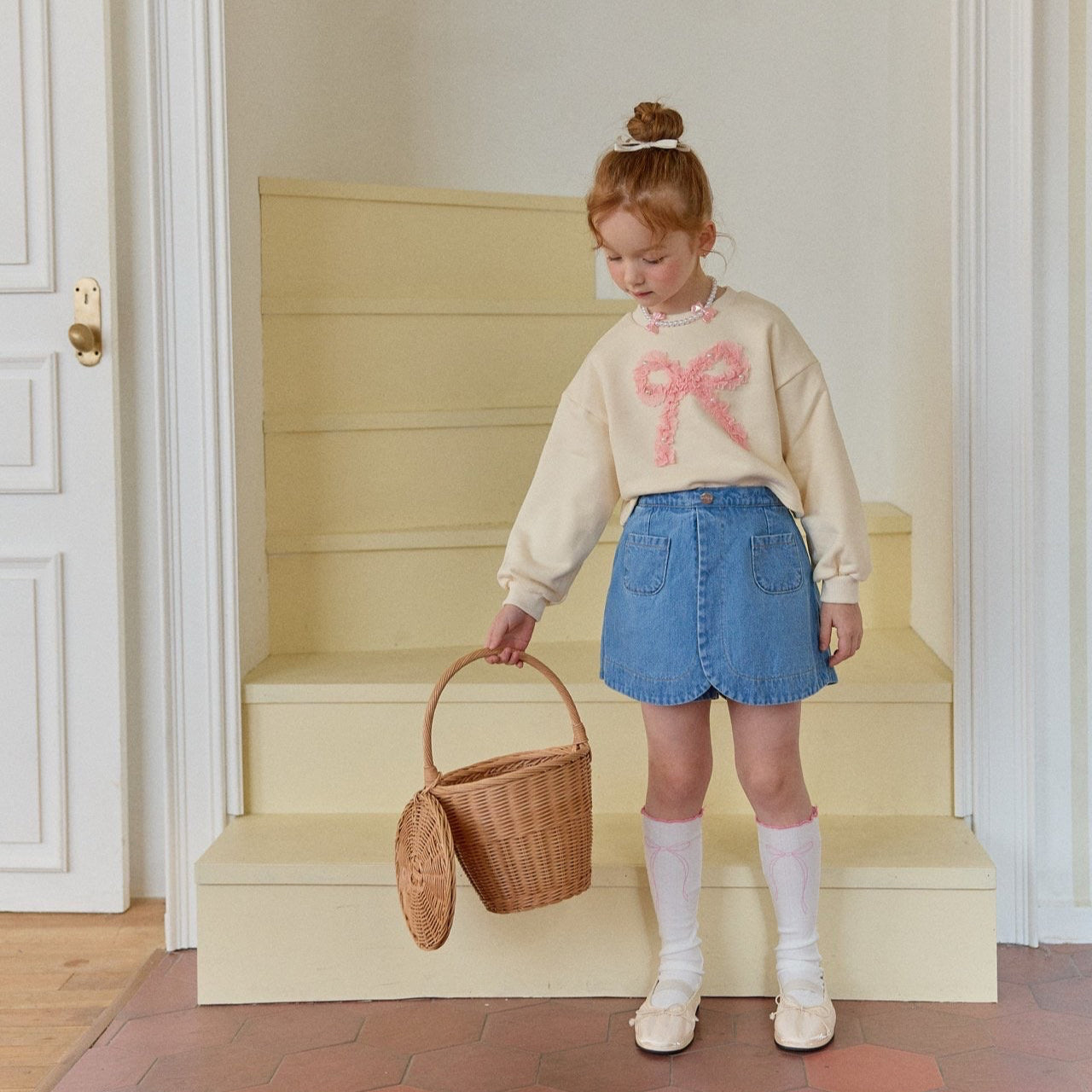 Sweet ribbon pearl sweatshirt [cream M]
