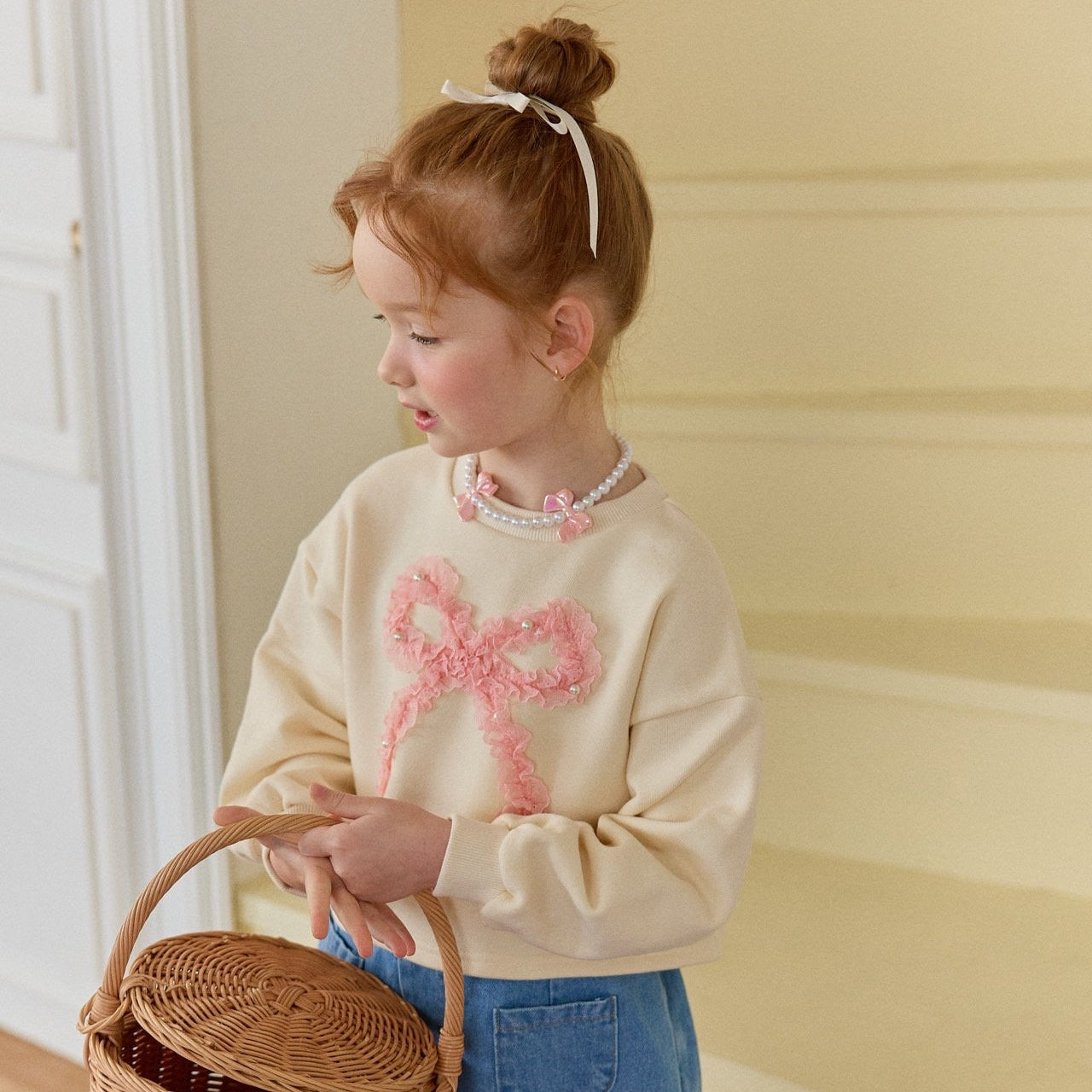 Sweet ribbon pearl sweatshirt [cream M]
