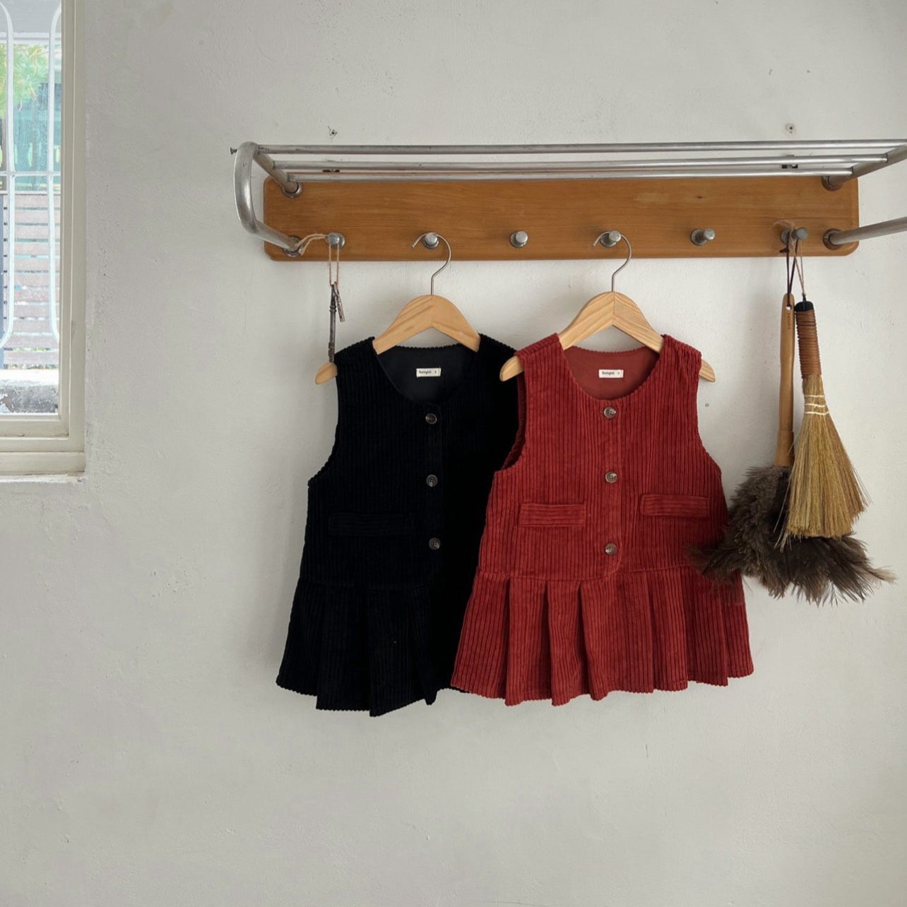 Aria corduroy dress [black S, red M]