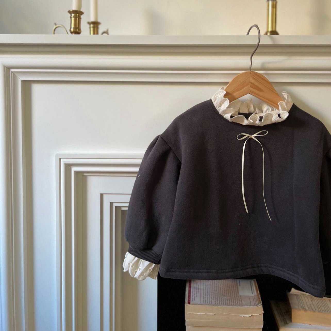 Olivia lace sweatshirt [M]