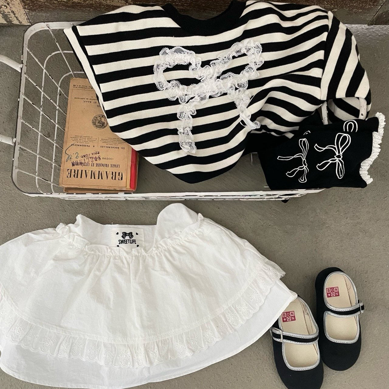[PRE-ORDER] Striped ribbon sweatshirt