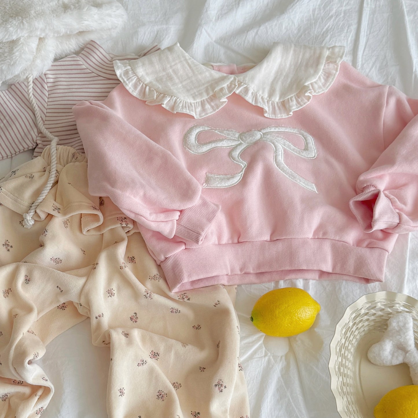 [PRE-ORDER] Ribbon Collar Sweatshirt