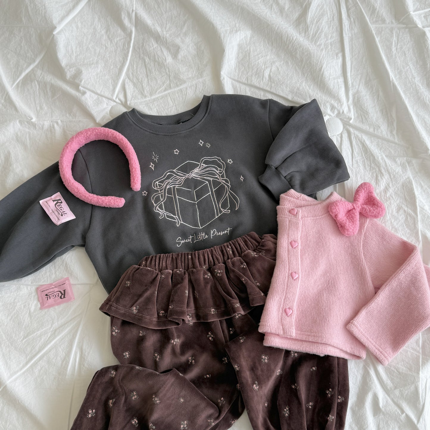 [PRE-ORDER] Gift Box Sweatshirt