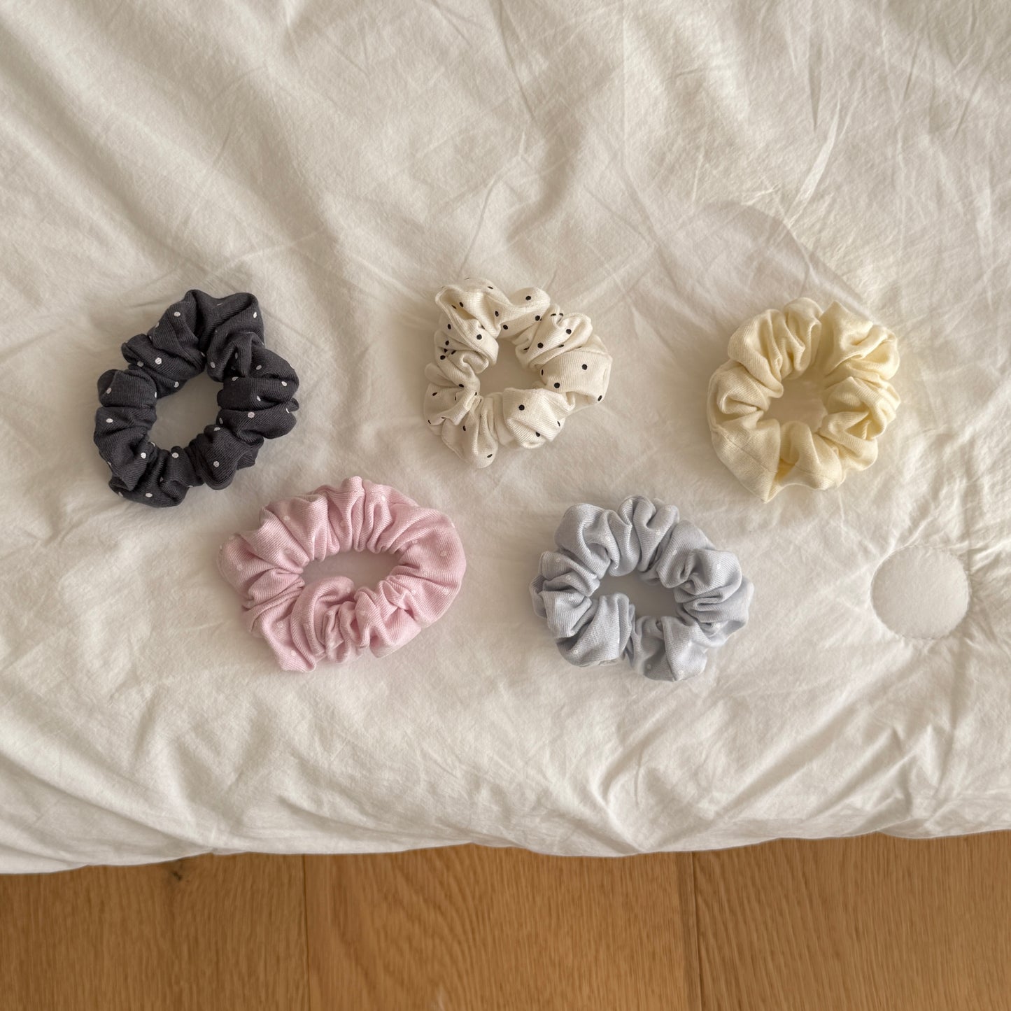 [PRE-ORDER] Dot scrunchie