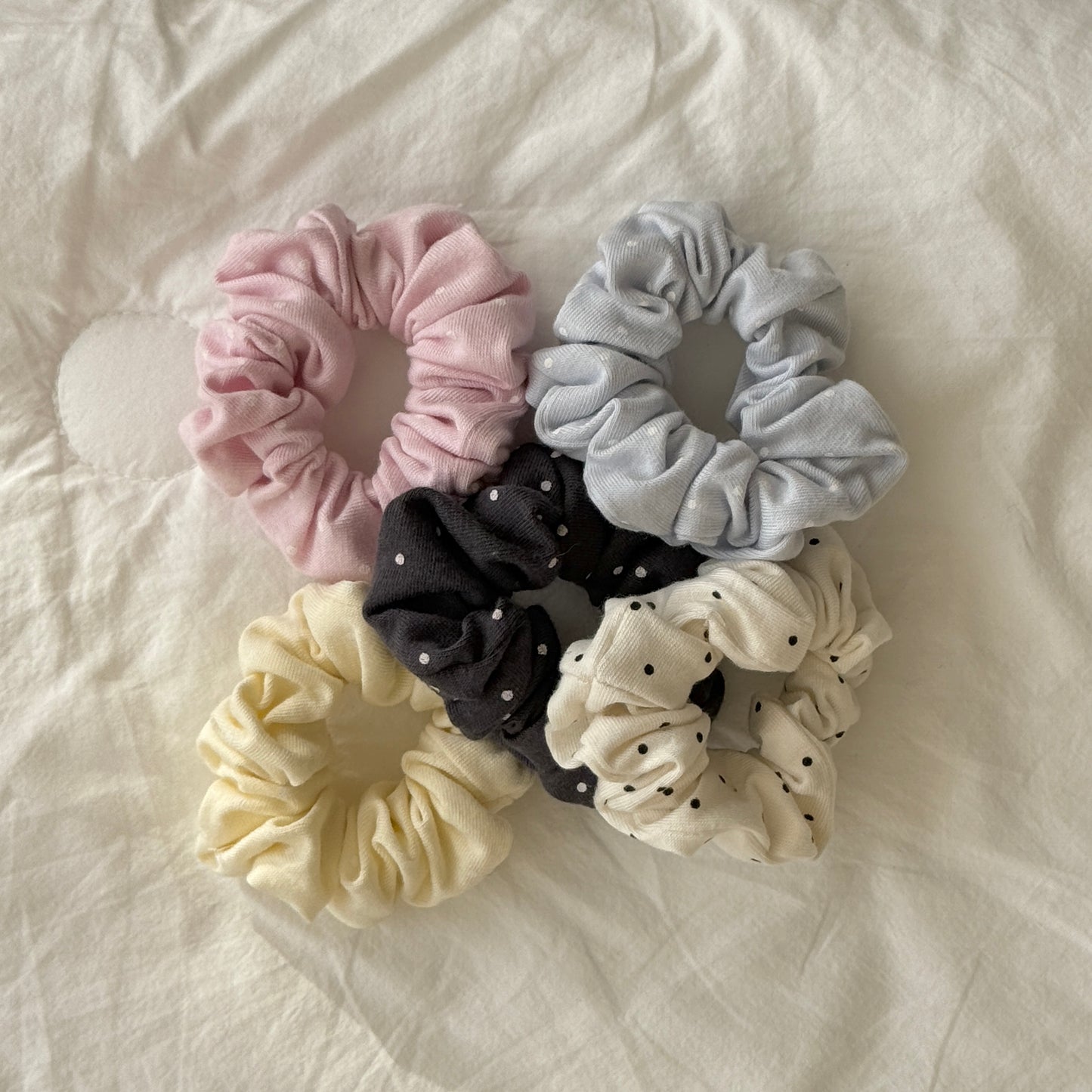 [PRE-ORDER] Dot scrunchie