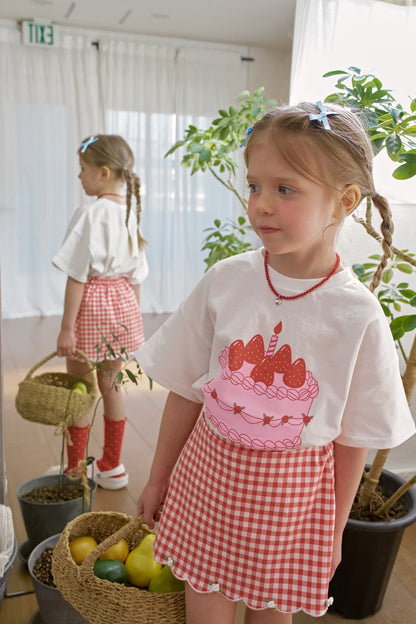 [PRE-ORDER] Strawberry Cake Tee