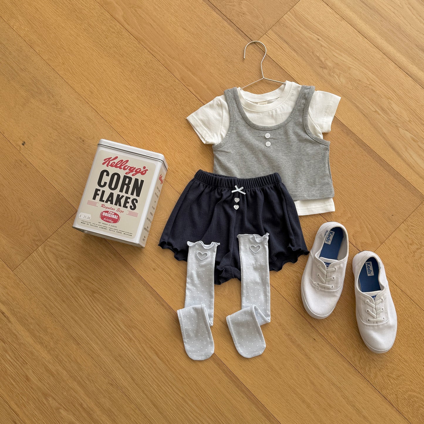 [PRE-ORDER] Dot Heart Punched Knee Socks