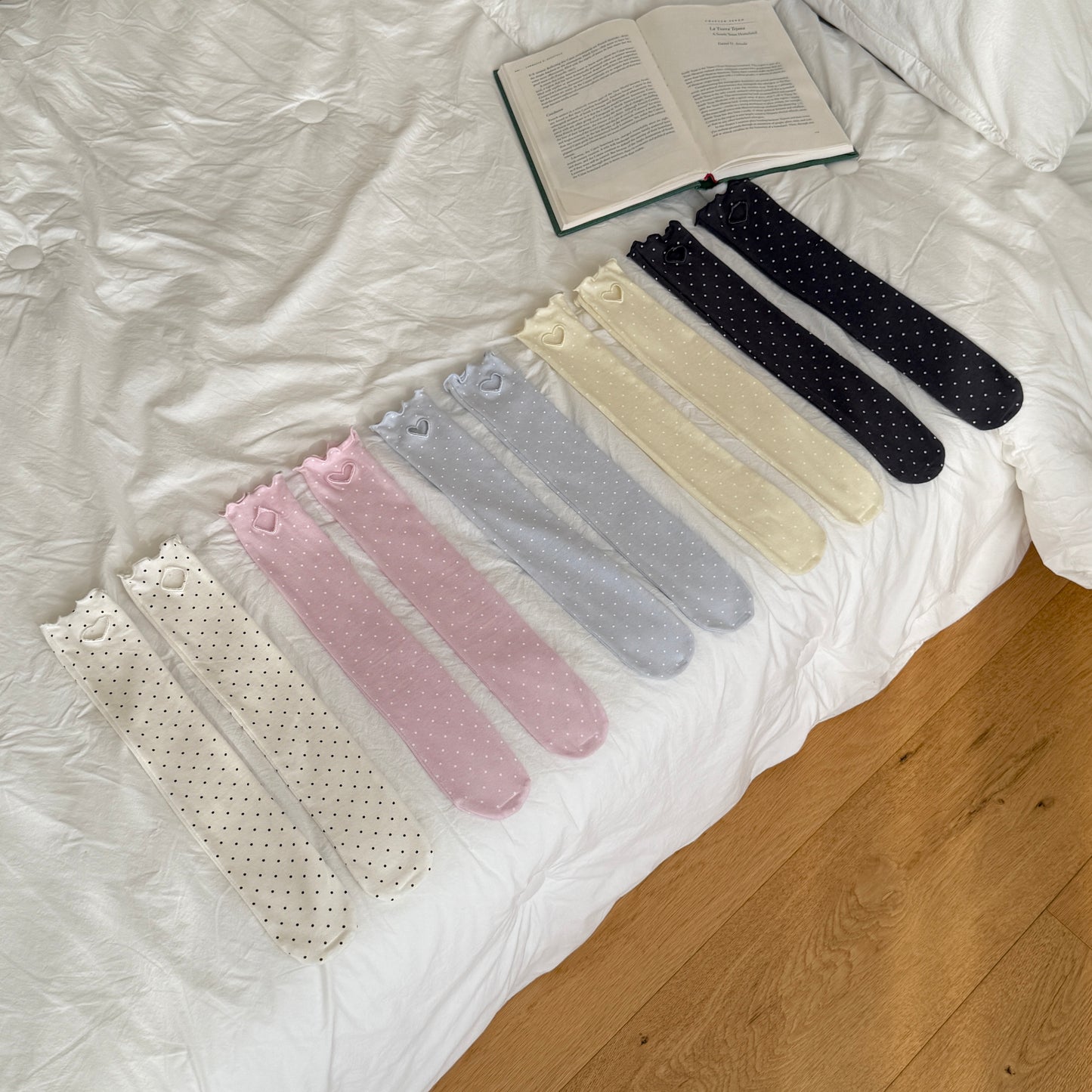 [PRE-ORDER] Dot Heart Punched Knee Socks