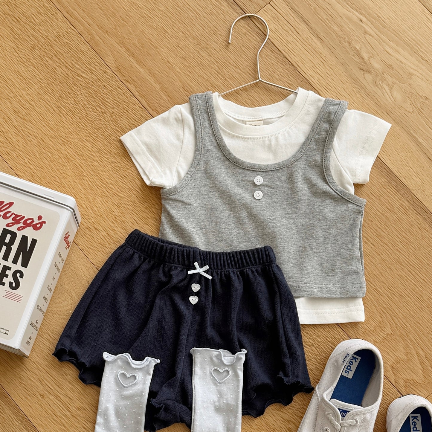 [PRE-ORDER] Dot Heart Punched Knee Socks