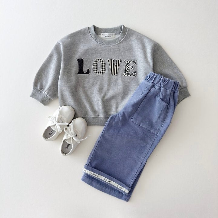 [PRE-ORDER] Love Patch Sweatshirt