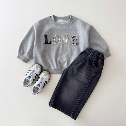 [PRE-ORDER] Love Patch Sweatshirt
