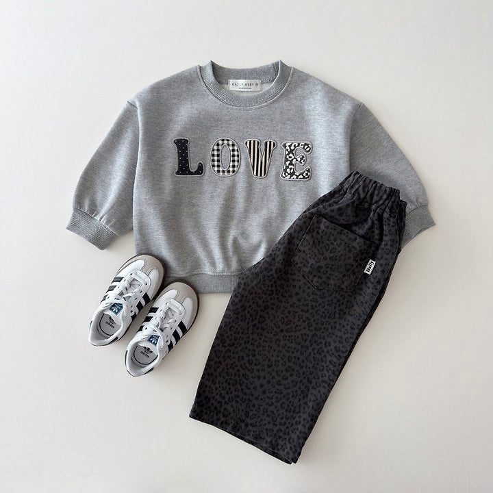 [PRE-ORDER] Love Patch Sweatshirt