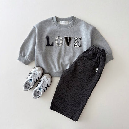 [PRE-ORDER] Love Patch Sweatshirt