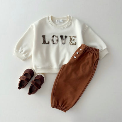 [PRE-ORDER] Love Patch Sweatshirt