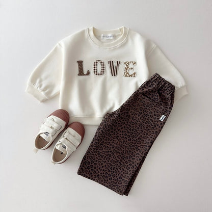 [PRE-ORDER] Love Patch Sweatshirt