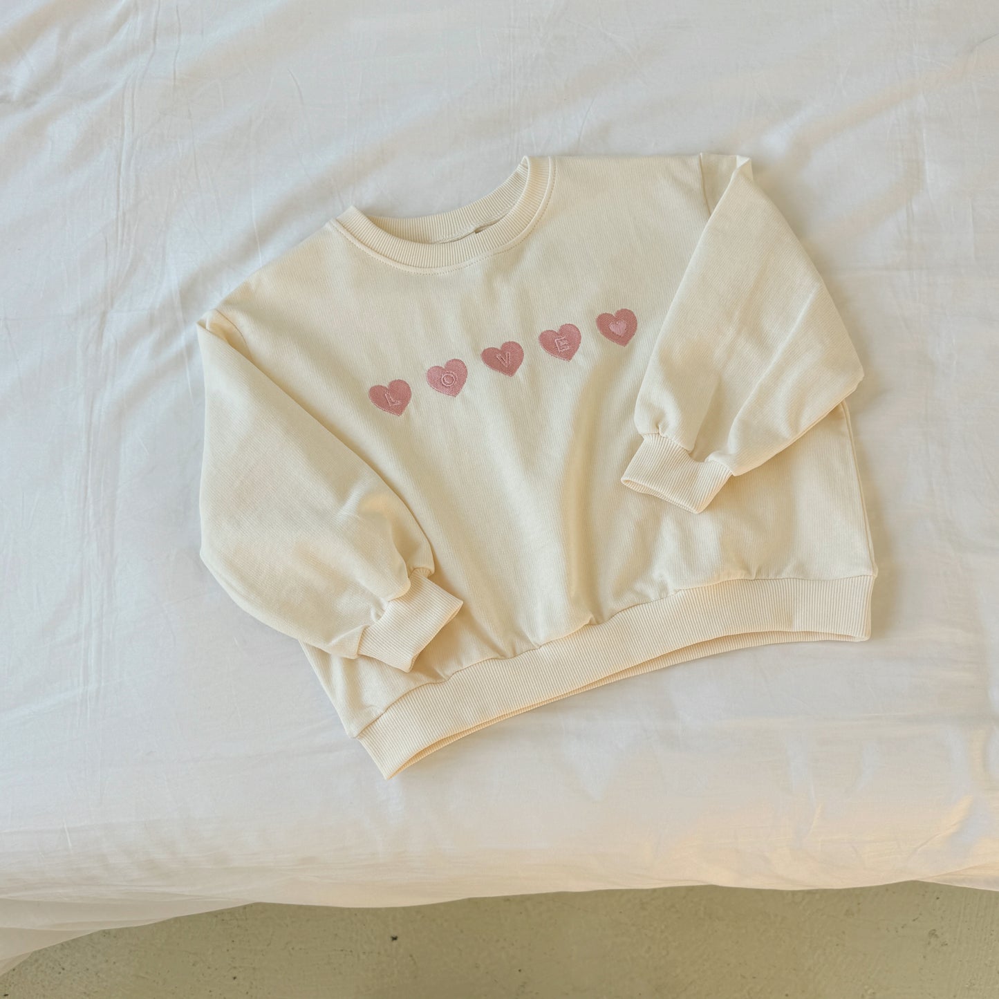 [PRE-ORDER] Mini heart embroidery sweatshirt