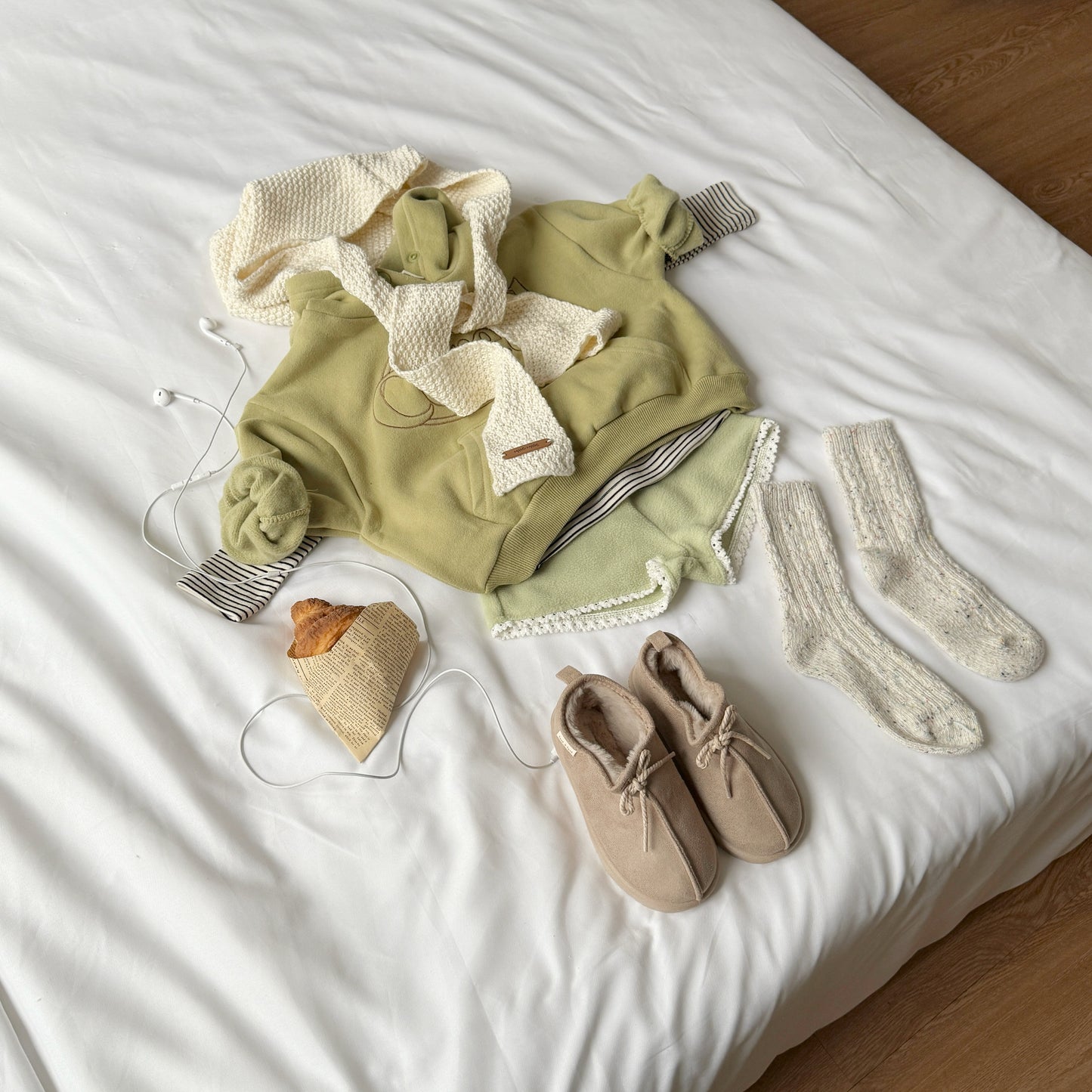 [PRE-ORDER] Handmade Knit Hoodie Muffler