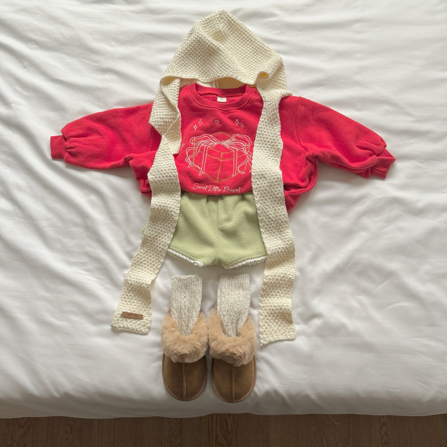 [PRE-ORDER] Gift Box Sweatshirt