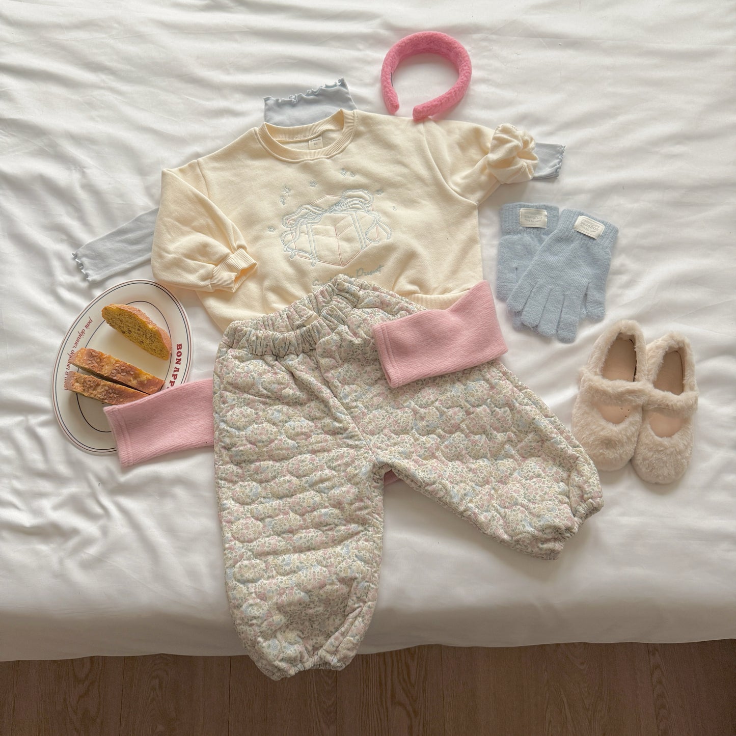 [PRE-ORDER] Gift Box Sweatshirt