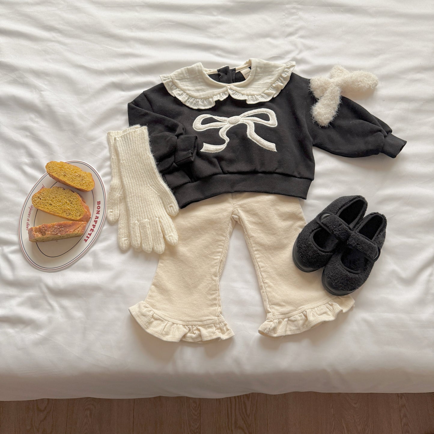 [PRE-ORDER] Ribbon Collar Sweatshirt