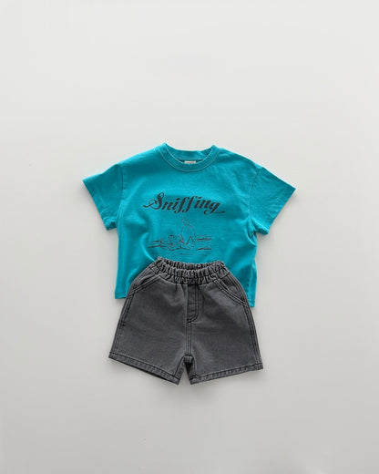 [PRE-ORDER] Sniffing T-shirt