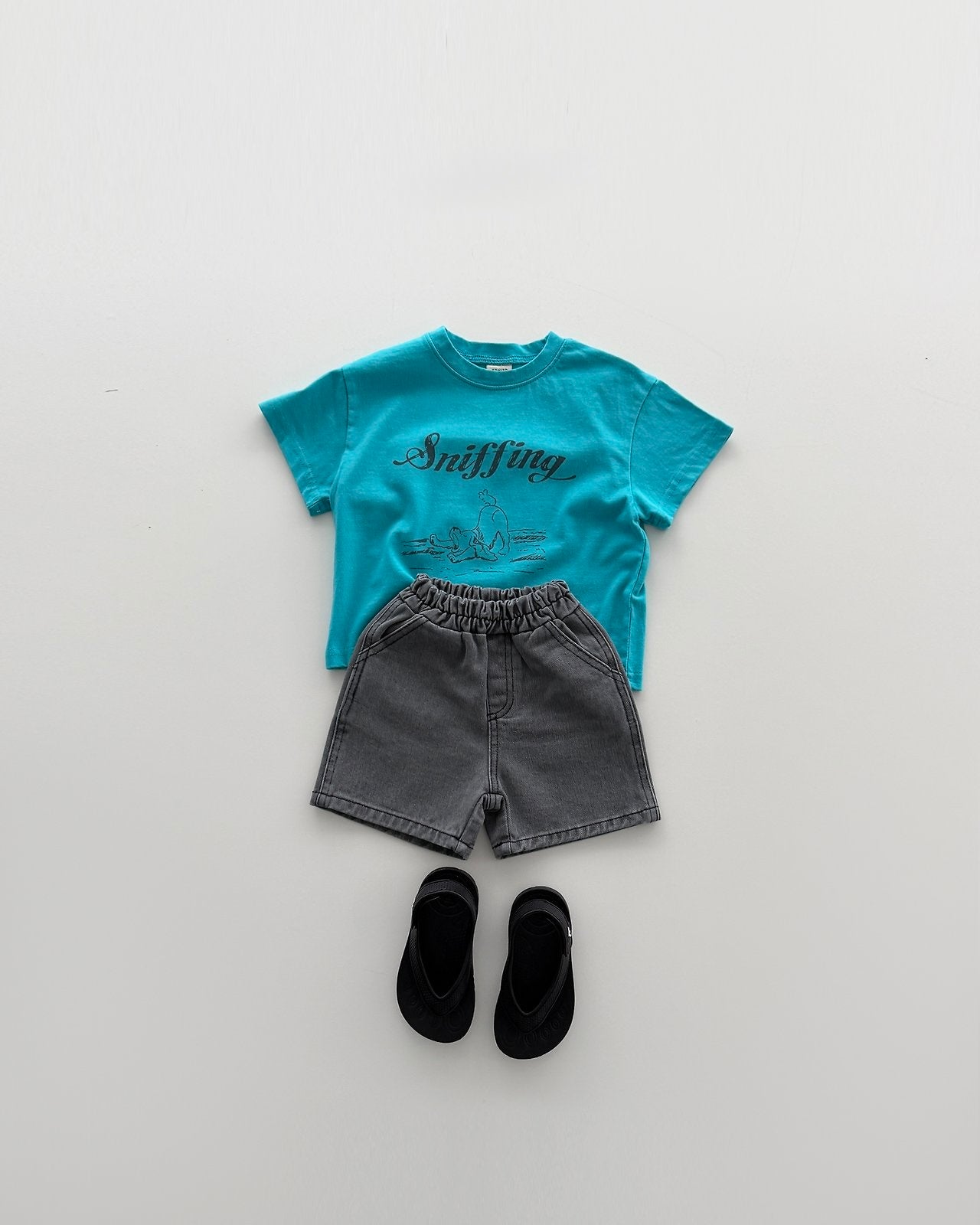 [PRE-ORDER] Sniffing T-shirt