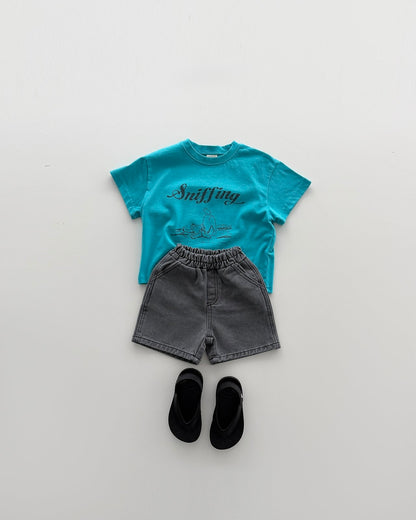 [PRE-ORDER] Sniffing T-shirt