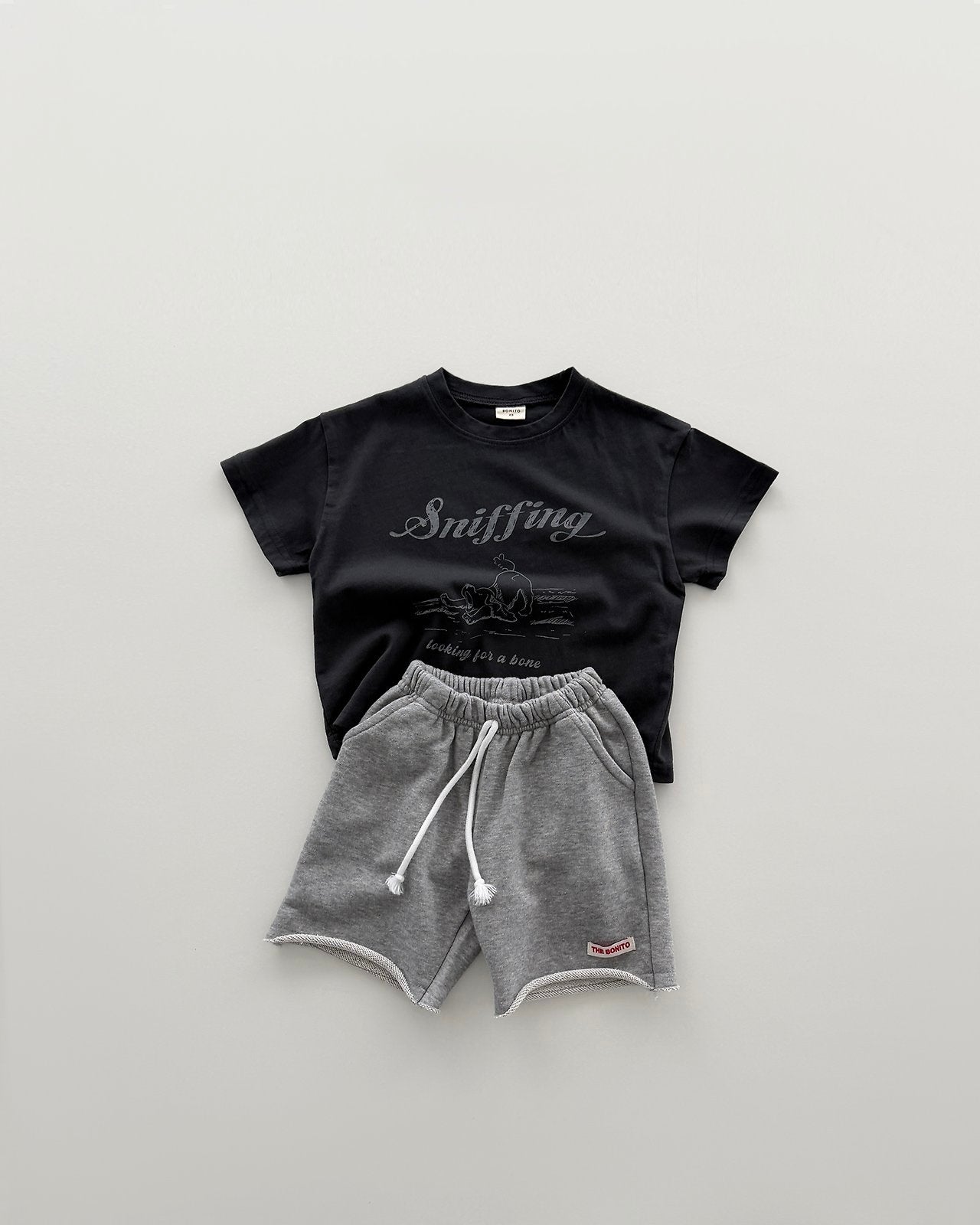 [PRE-ORDER] Sniffing T-shirt