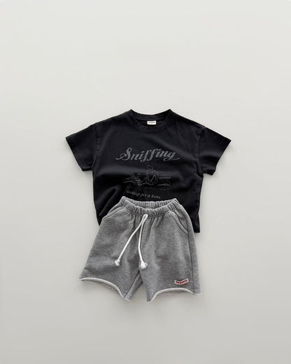 [PRE-ORDER] Sniffing T-shirt