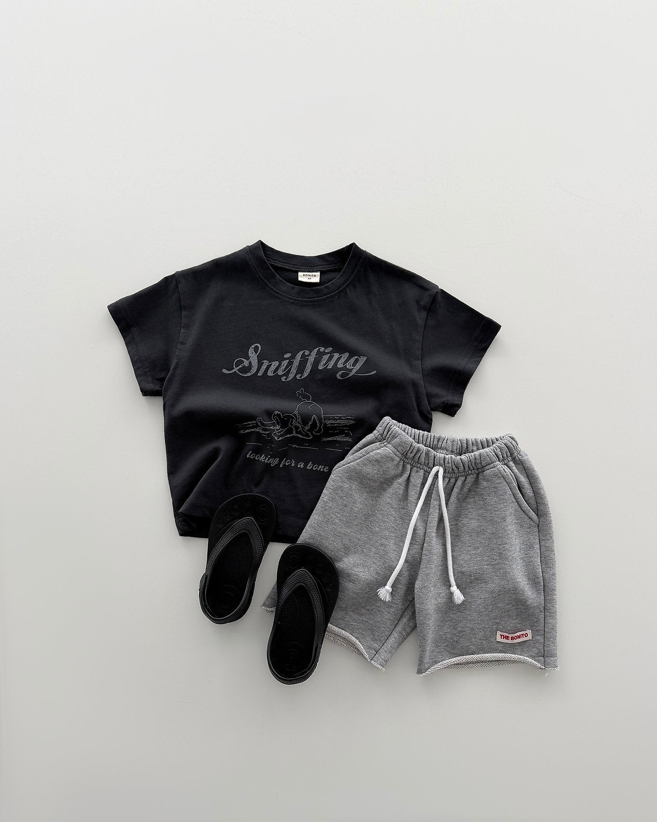 [PRE-ORDER] Sniffing T-shirt