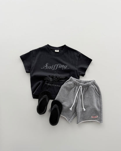 [PRE-ORDER] Sniffing T-shirt