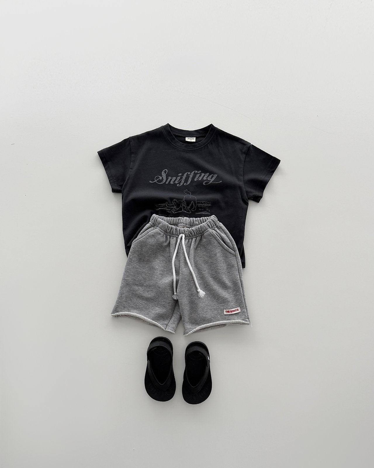 [PRE-ORDER] Sniffing T-shirt