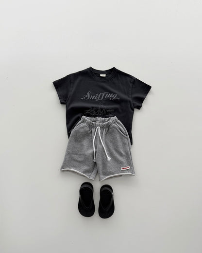 [PRE-ORDER] Sniffing T-shirt