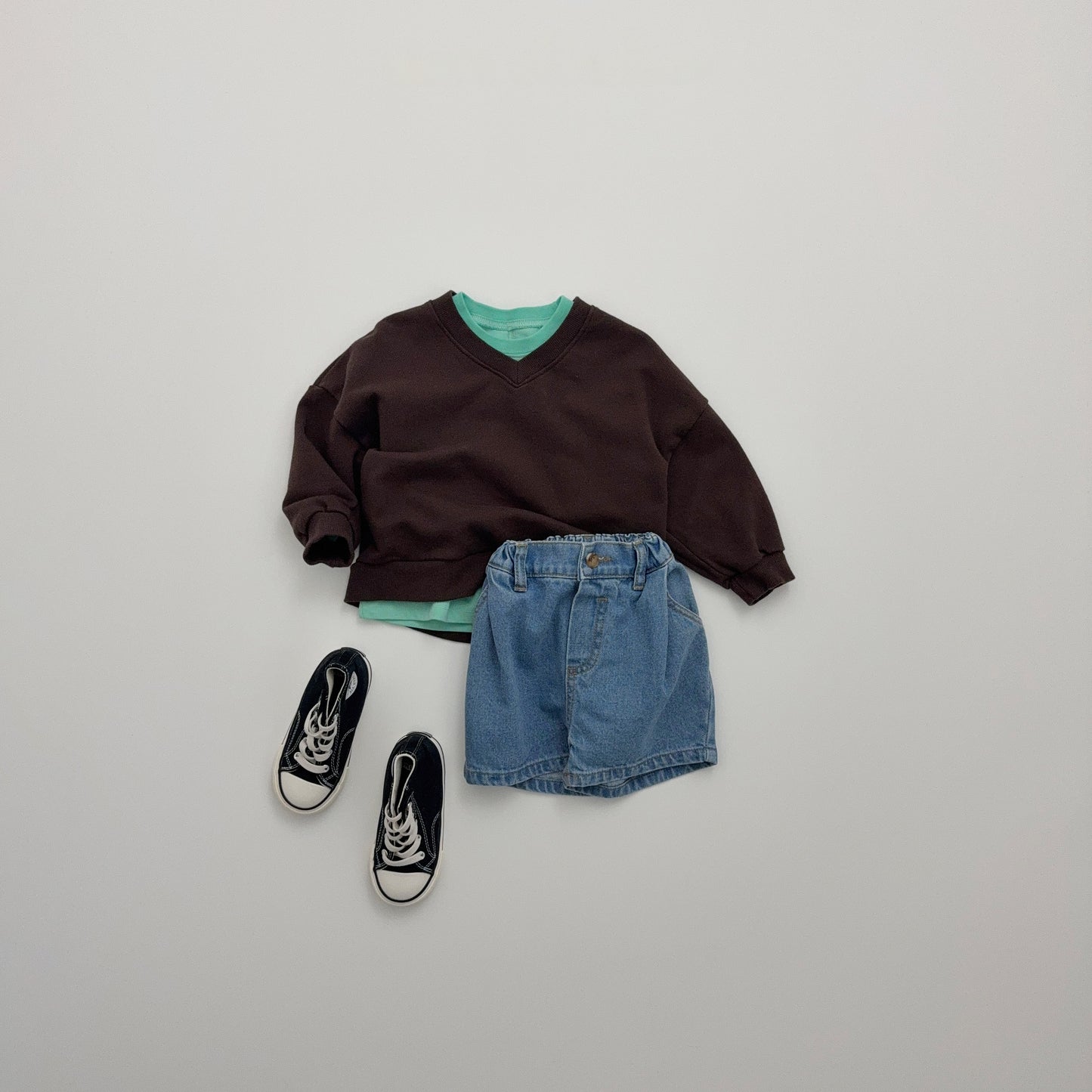 [PRE-ORDER] Beni V-neck Sweatshirt
