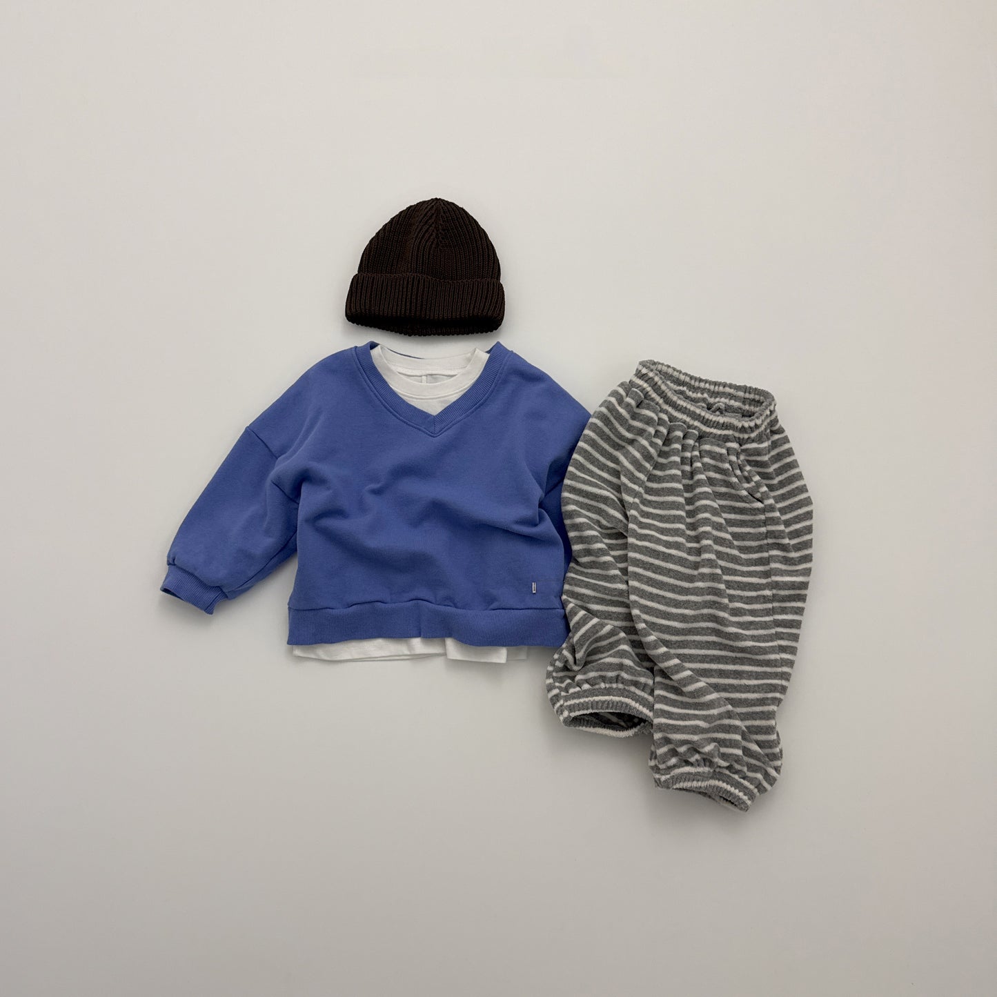 [PRE-ORDER] Beni V-neck Sweatshirt