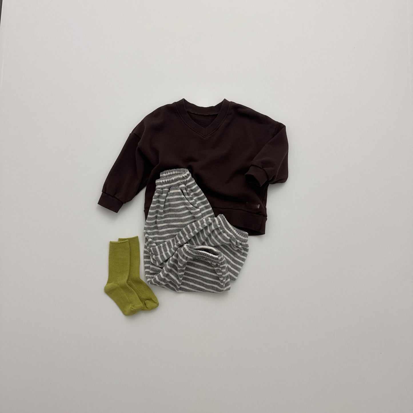 [PRE-ORDER] Beni V-neck Sweatshirt