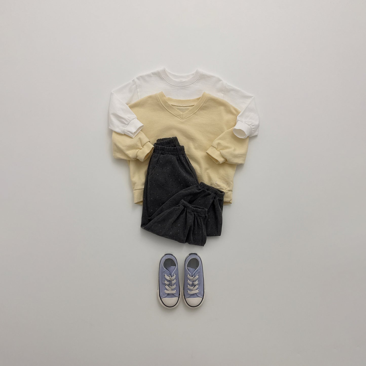 [PRE-ORDER] Beni V-neck Sweatshirt